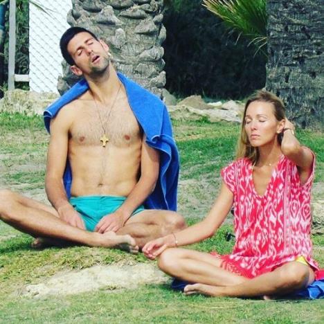 nole-meditira.jpg