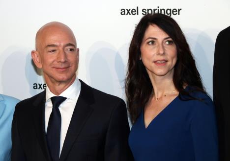 dzef-i-makenzi-bezos-0369592692.jpg