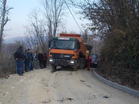 loznica-stigao-asfalt-na-planinu.jpg