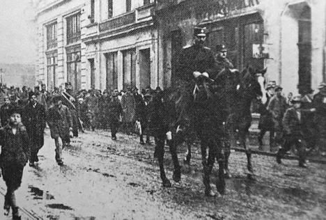 jedinice-dunavske-divizije--u-sredistu-zagreba-novembra-1918.jpg