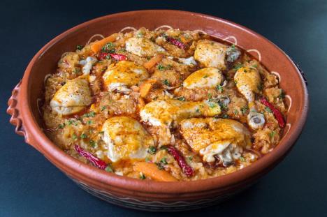 Slatki kupus sa mesom u zemljanoj posudi