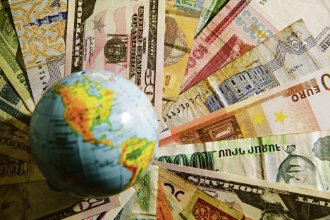 stockphotoglobemapsignovermanyamericandollarbanknotesandbillsofdifferentstatesinternational702171700.jpg