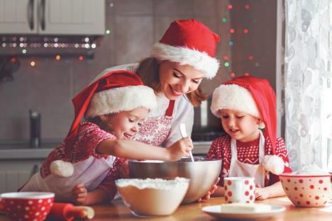 stockphotohappyfamilymotherandchildrensonanddaughterbakecookiesforchristmas731385691.jpg