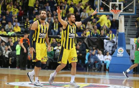 markoguduriccelebratesfenerbahcebekoistanbuleb18.jpg