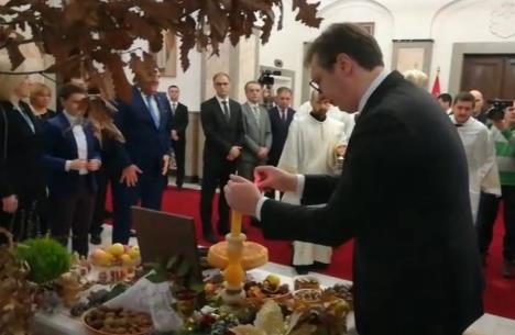 vucic-badnjak-unosenje-foto-kurir-tv.jpg