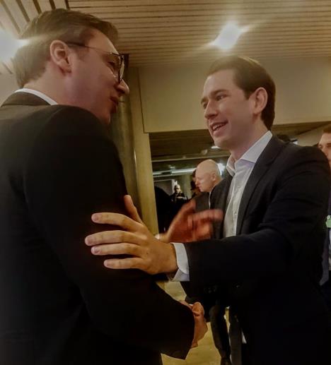 vucic-kurc-davos-foto-predsednistvo-2.jpg