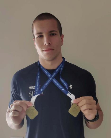 sebastina-sabo-sa-medaljama-iz-madjarske-foto-privatna-arhiva.jpg