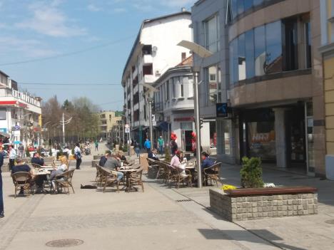 loznica--kafica-na-suncu.jpg