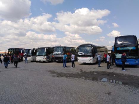 loznica--otisslo-tridesetak-autobusa.jpg