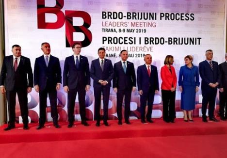 vucic-tirana-brdo-brioni-foto-instagram-pt.jpg