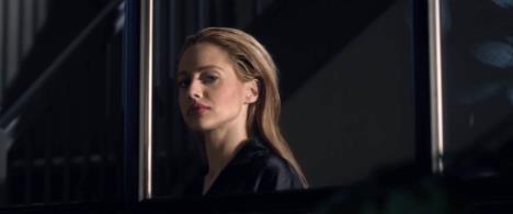 Britani Marfi skroz u crnom zalizane kose