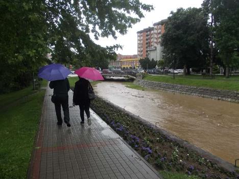 loznica--napustila-korito-u-centru-grada.jpg