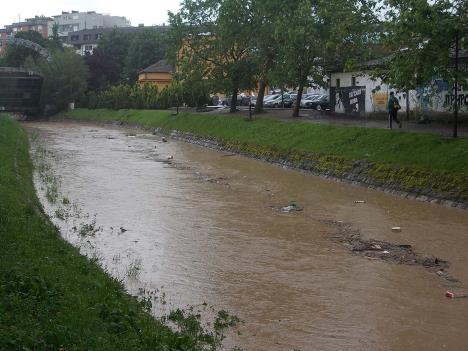 loznica--reccica-postala-reka-puna-smeca.jpg