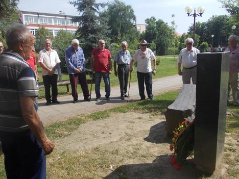 loznica--postament-bez-biste-georgija-jakssica.jpg