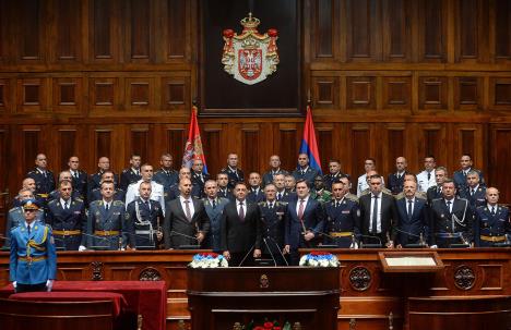 oficiri-vojska-srbije-sablje-macevi-foto-tanjug-dimitrije-goll-1.jpg