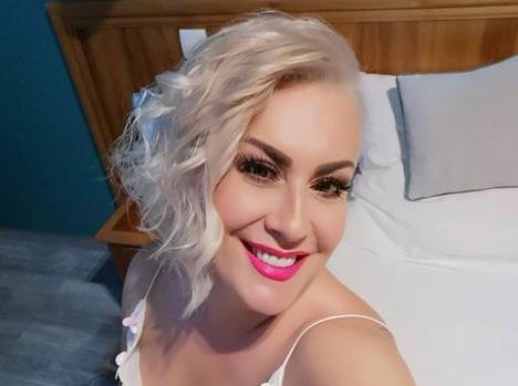 PRVI POSAO BIVŠE PEVAČICE GRUPE KOLONIJA: Indira Levak nastupala na sahranama!