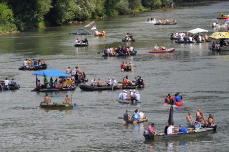 loznica--negde-troje-negde-desetoro.jpg