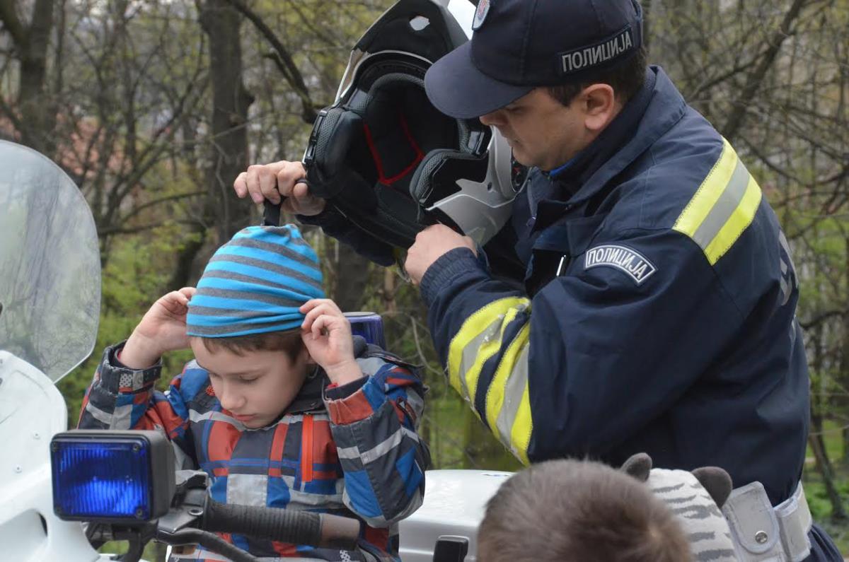 policajac-u-zajednic-druzenje-vozdovac.jpg