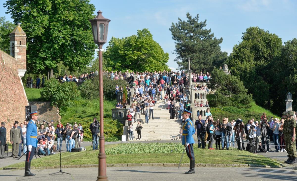 dan-vojske-srbije-pocasna-paljba.jpg