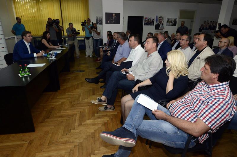 sednica-sns-aleksandar-vucic.jpg
