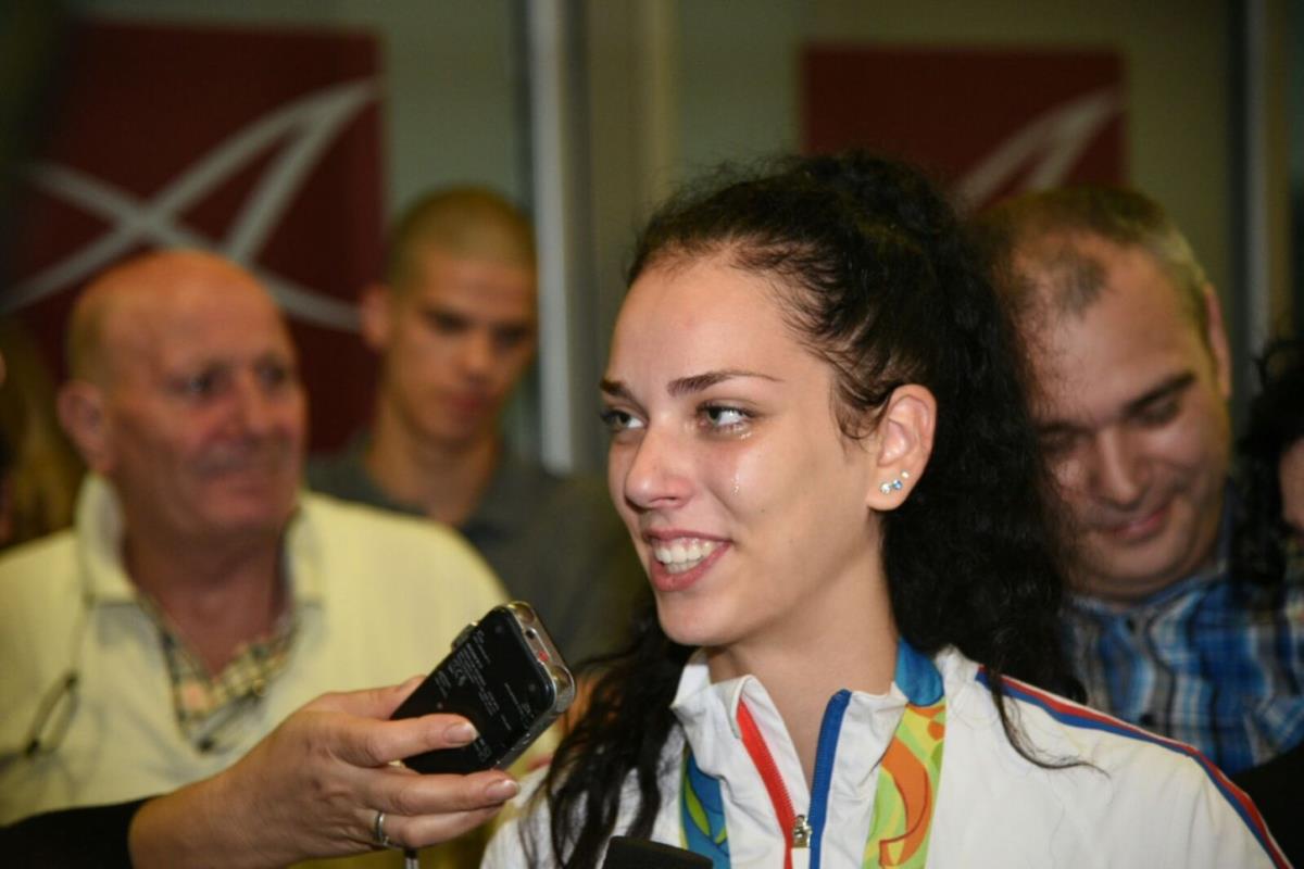 tijana-bogdanovic-aerodrom-place-docek.jpg