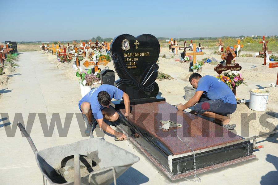 jelena-krsmanovic-marjanovic-spomenik-grob-ubistvo.jpg