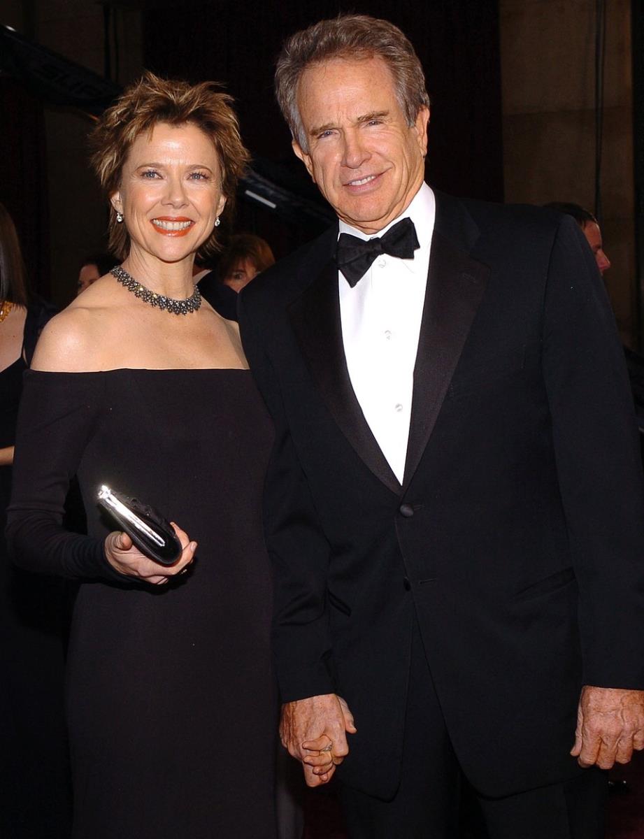 Voren Biti u smokingu sa ženom