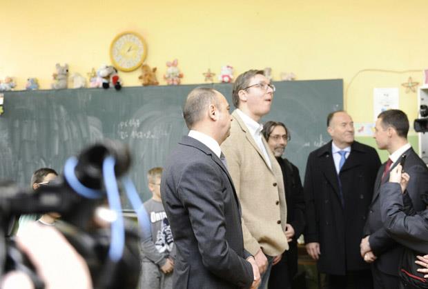 aleksandar-vucic-skola-vrbas.jpg
