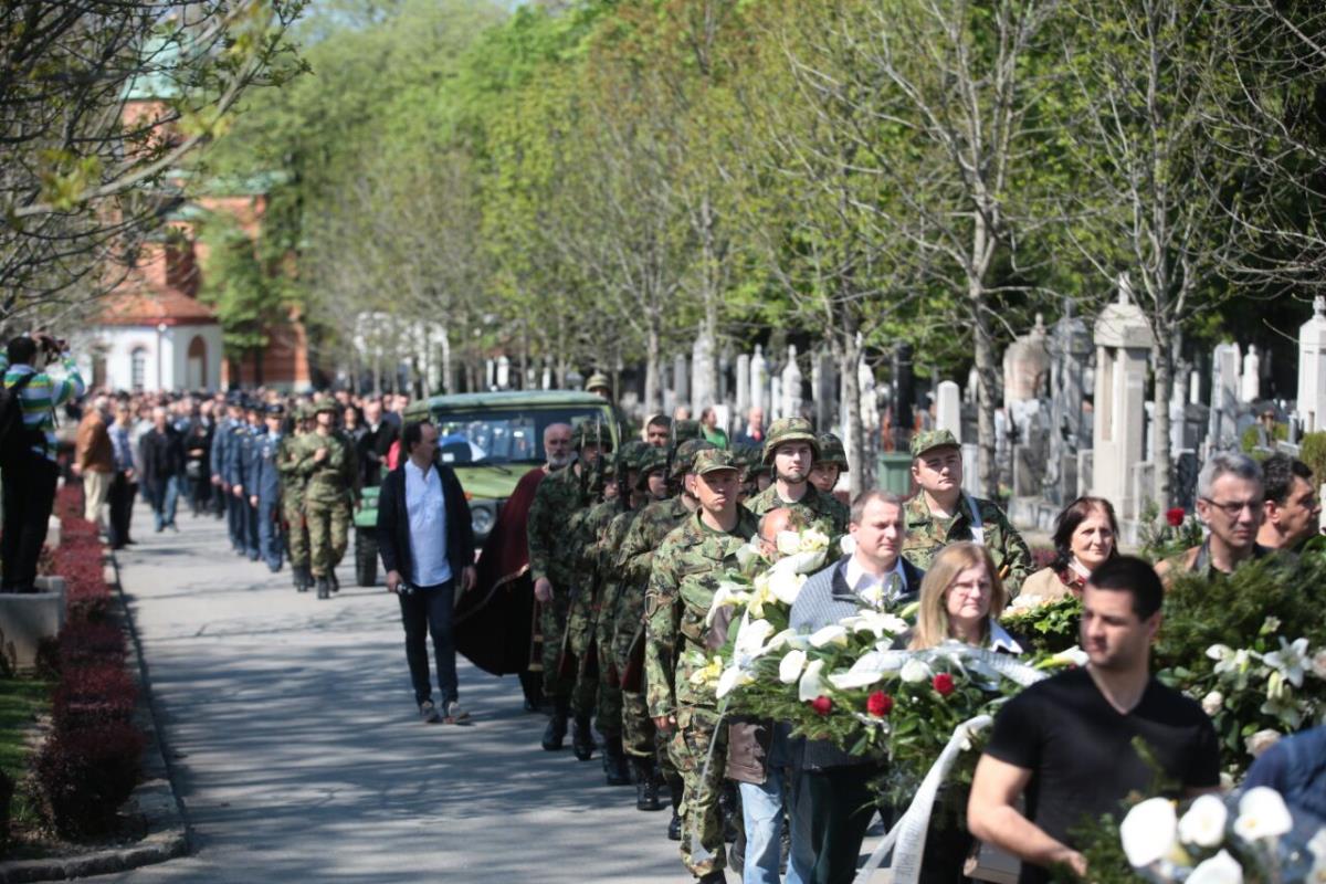 sahrana-pilot-dejan-pandurovic-novo-groblje.jpg