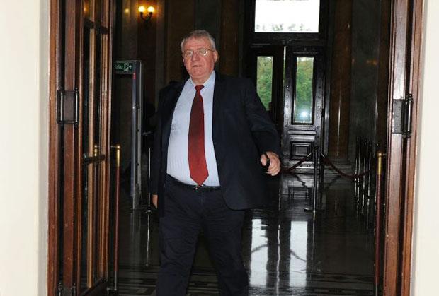vojislav-seselj-skupstina.jpg