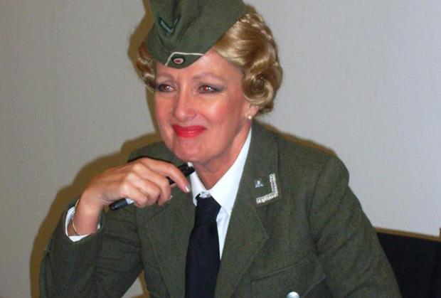 Kim Hartman - Helga Gerhart iz serije Alo, Alo