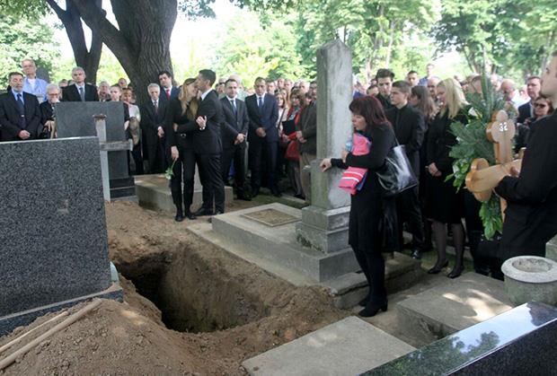 sahrana-oliver-potezica-novo-groblje.jpg