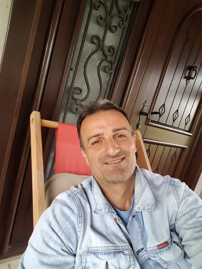 Pevač se razveo, pa nakon 2 godine dobio dete sa drugom suprugom