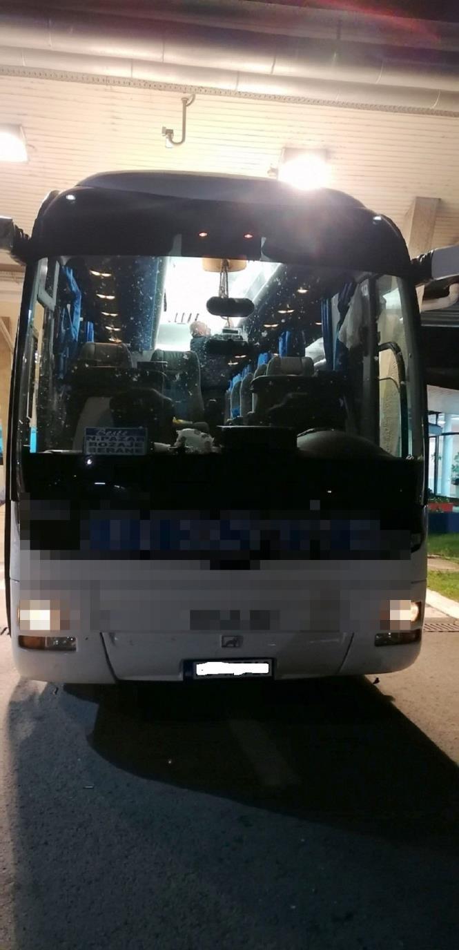 crnogorski-autobus-u-kome-su-pronadjeni-svercovani-kovid-testovi-na-gradini1.jpg