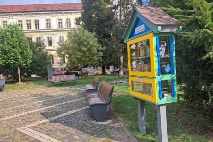 mini-biblioteka--uzmi-i-vrati-2.jpg