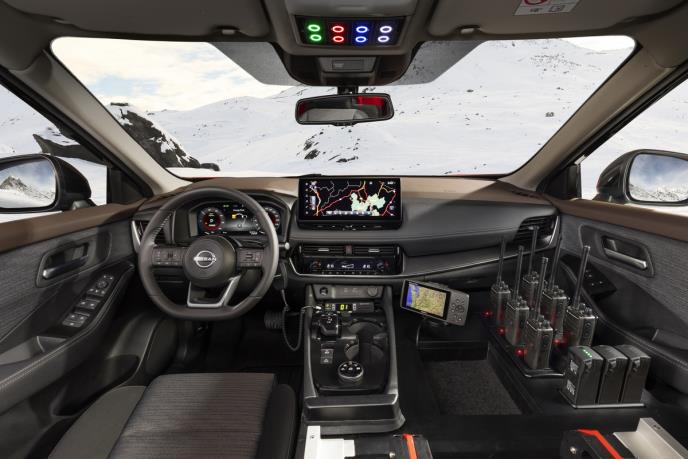 nissan-xtrail-mountain-rescue--interior-10.jpg