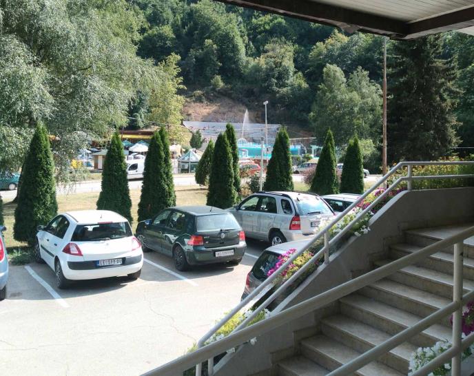 ulaz-u-hotel-gejzer.jpg