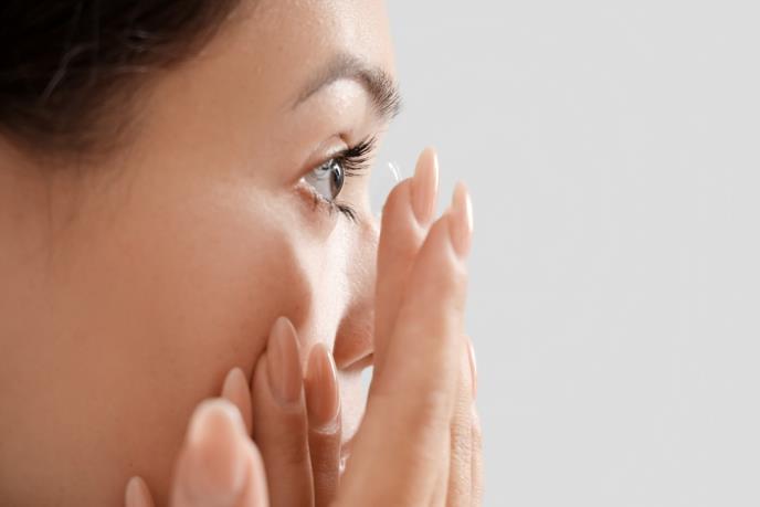 kontaktna sočiva shutterstock_2495973823.jpg