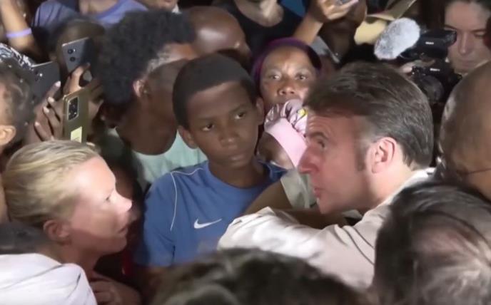 2024-12-20 09_44_22-Macron booed by crowd as he arrives to cyclone-hit Mayotte - YouTube — Mozilla F.jpg