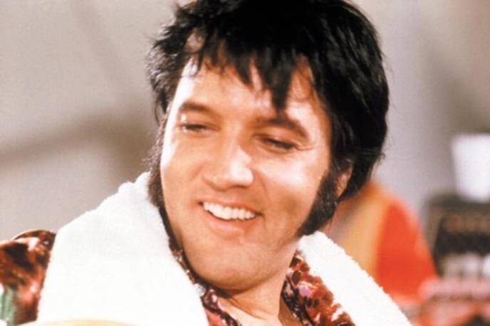 Elvis Prisli nasmejan u bundi