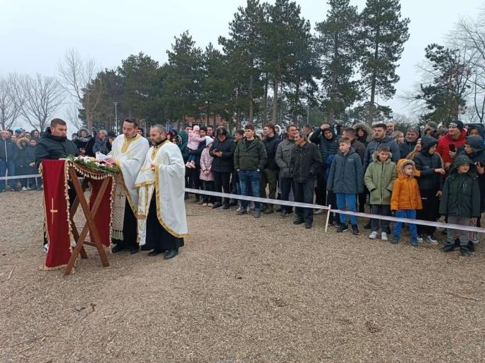 Plivanje za časni krst (4).jpg