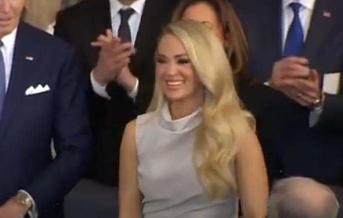 Keri Andervud pevala je na Trampovoj inauguraciji 8.jpg