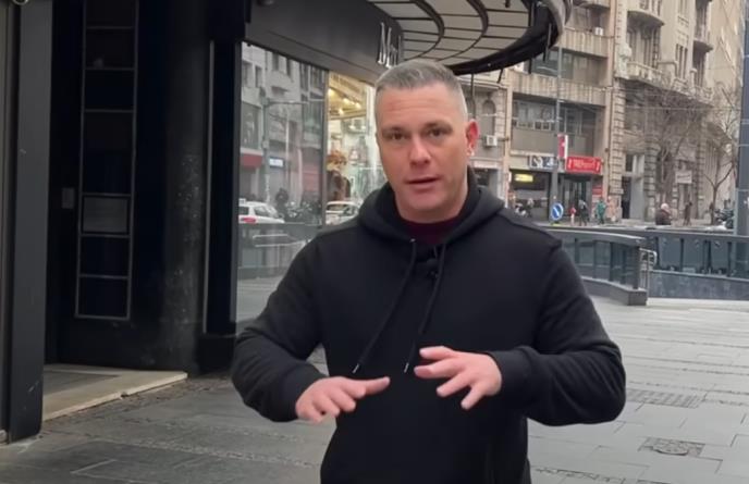 Bred Baket je napustio Ameriku i doselio se u Srbiju 6.png