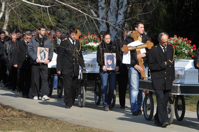 Sahrana zrtava pozara u kafe Laundz foto Dado Djilas 3.jpg