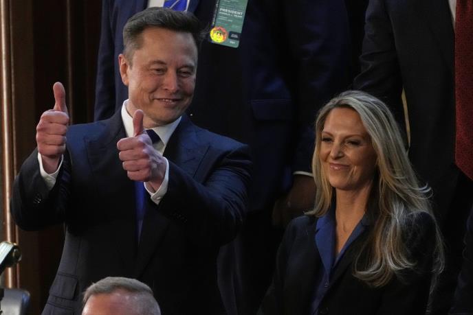 musk07 AP Julia Demaree Nikhinson.jpg