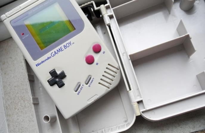 nintendo game boy profimedia-0324930458.jpg