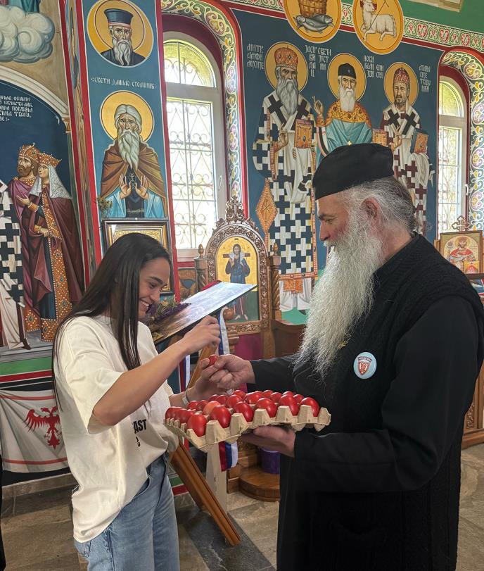 Sara Cirkovic i Iguman Luka Babic.jpg