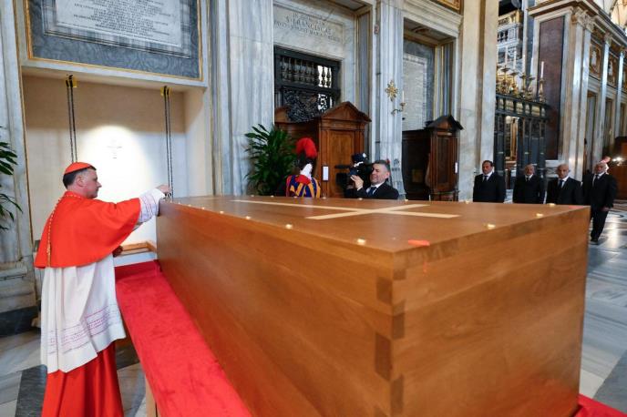105 EPA Vatican Media Handout.jpg