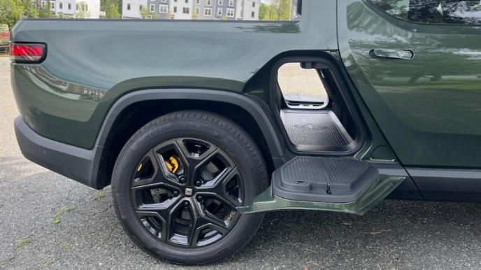 Rivian R1T (10).jpg
