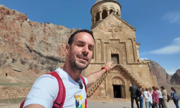 Robert Dacešin 3.png